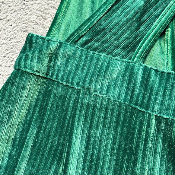 Moon River Green Velvet Jumper Dress Pockets & Cross Back Detail - Size Small - Picture 8 of 8